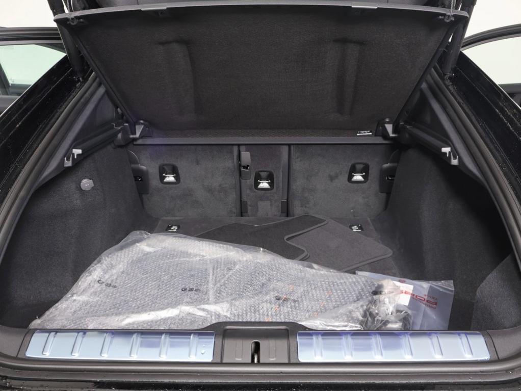 new 2025 Porsche Panamera car, priced at $129,405