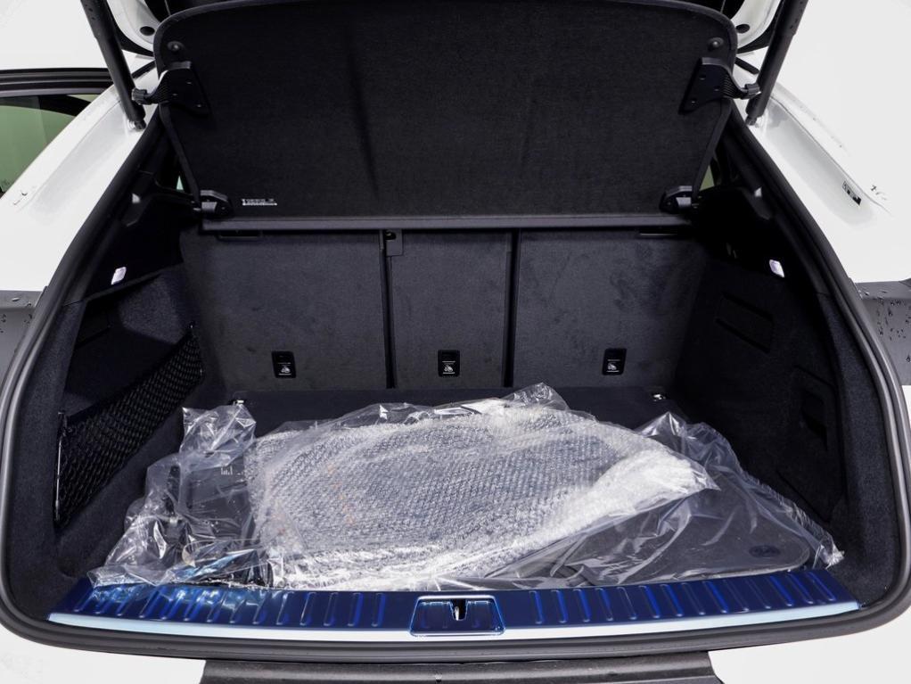 new 2025 Porsche Cayenne car, priced at $102,525