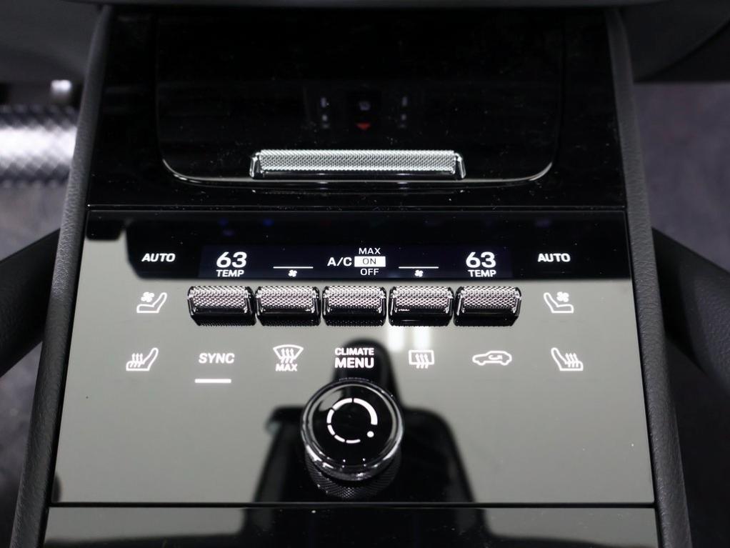 new 2025 Porsche Cayenne car, priced at $102,525