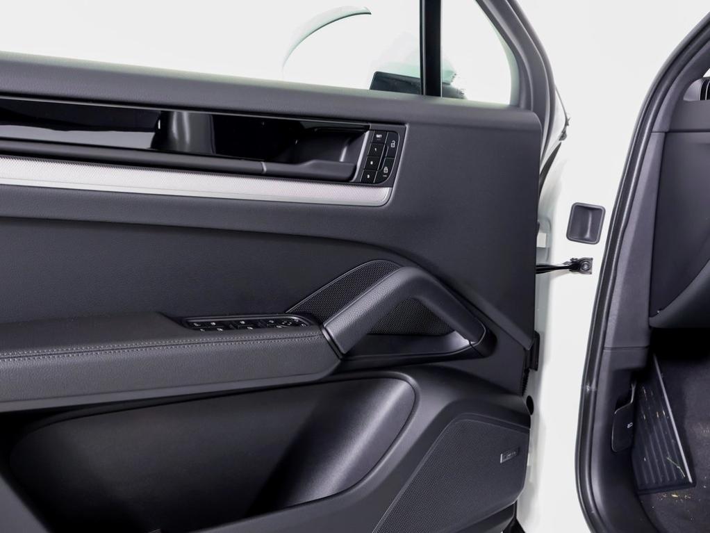 new 2025 Porsche Cayenne car, priced at $102,525