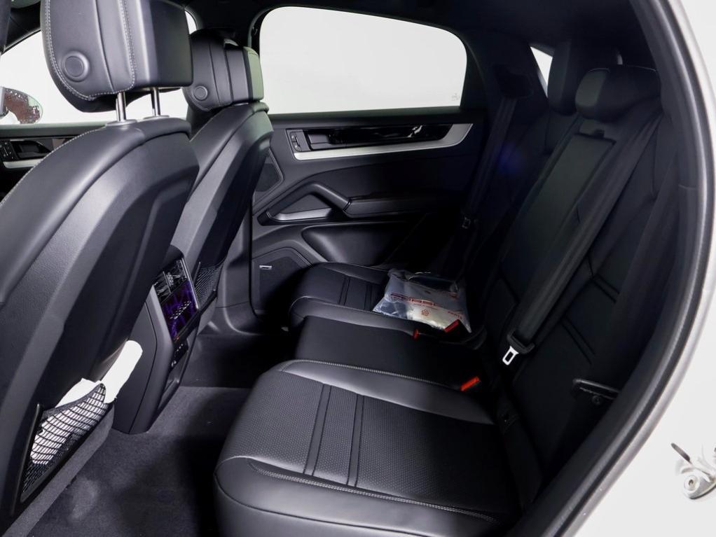 new 2025 Porsche Cayenne car, priced at $102,525