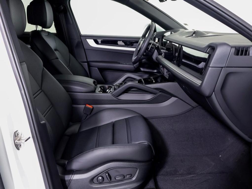 new 2025 Porsche Cayenne car, priced at $102,525
