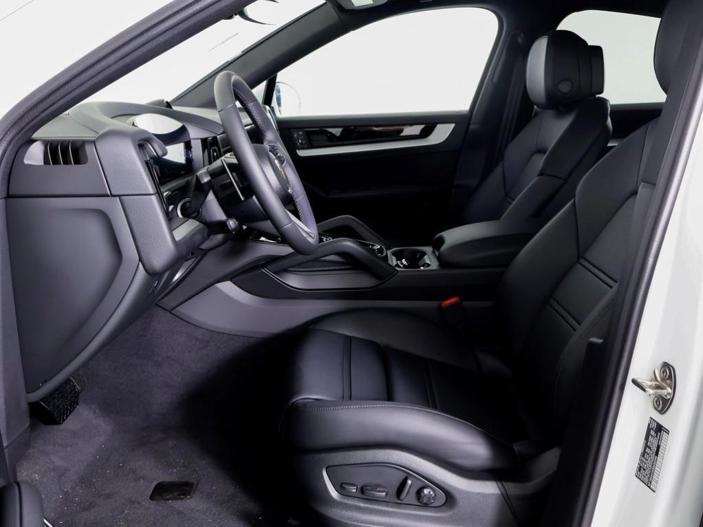 new 2025 Porsche Cayenne car, priced at $102,525