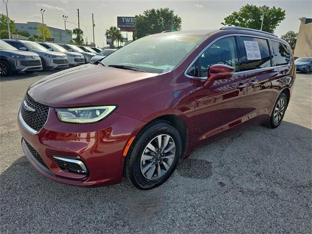 used 2021 Chrysler Pacifica Hybrid car, priced at $24,295