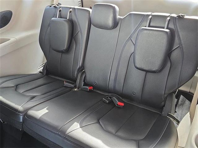 used 2021 Chrysler Pacifica Hybrid car, priced at $24,295