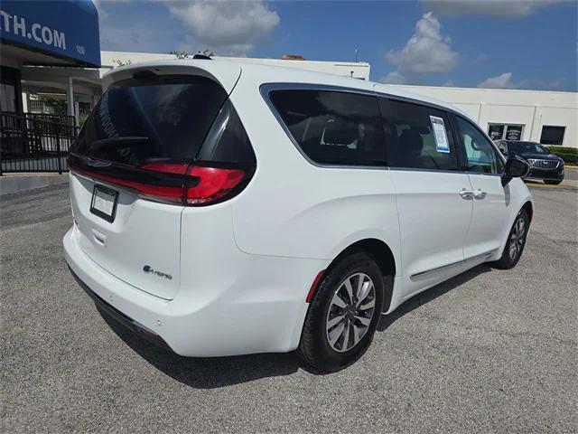used 2023 Chrysler Pacifica Hybrid car, priced at $24,999