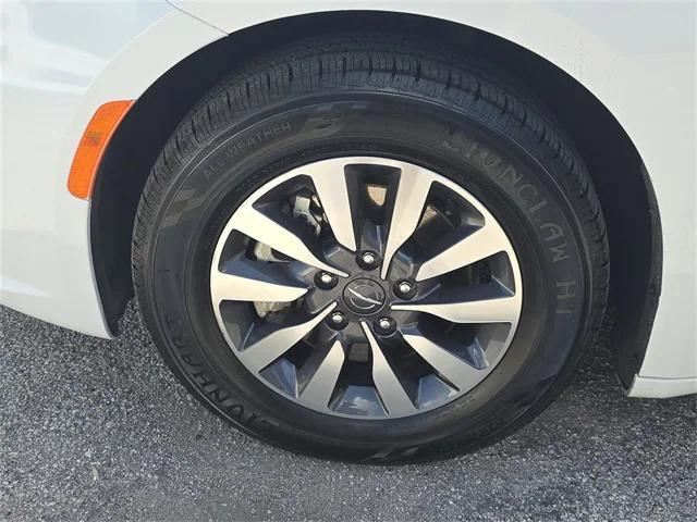 used 2023 Chrysler Pacifica Hybrid car, priced at $24,999
