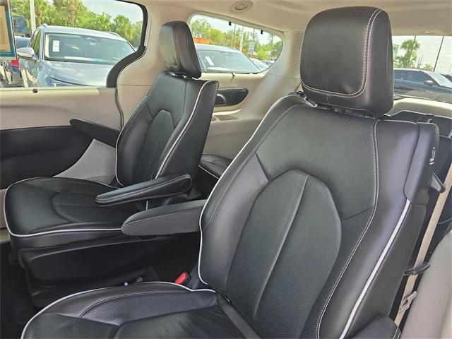 used 2022 Chrysler Pacifica Hybrid car, priced at $25,899