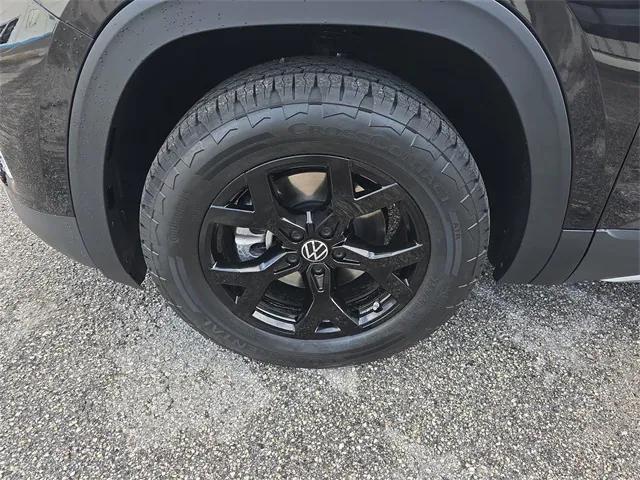new 2025 Volkswagen Atlas car, priced at $43,638