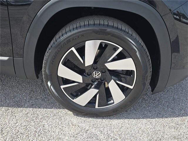 new 2026 Volkswagen Atlas Cross Sport car, priced at $49,585