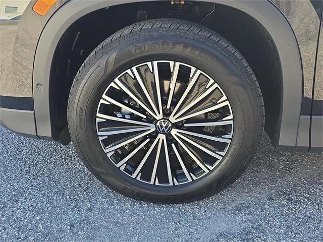 new 2025 Volkswagen Tiguan car, priced at $30,234