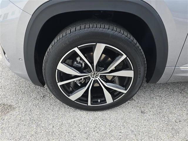 new 2025 Volkswagen Atlas car, priced at $51,874