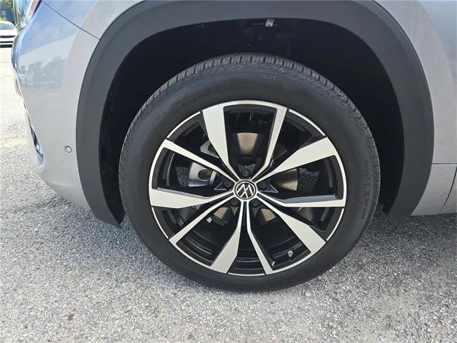 new 2026 Volkswagen Atlas car, priced at $55,300