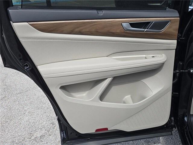 new 2026 Volkswagen Atlas car, priced at $45,701