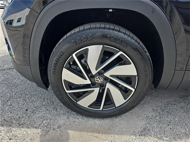 new 2026 Volkswagen Atlas car, priced at $45,701