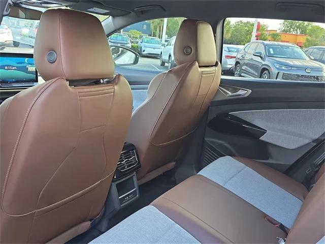 new 2025 Volkswagen ID.4 car, priced at $40,391