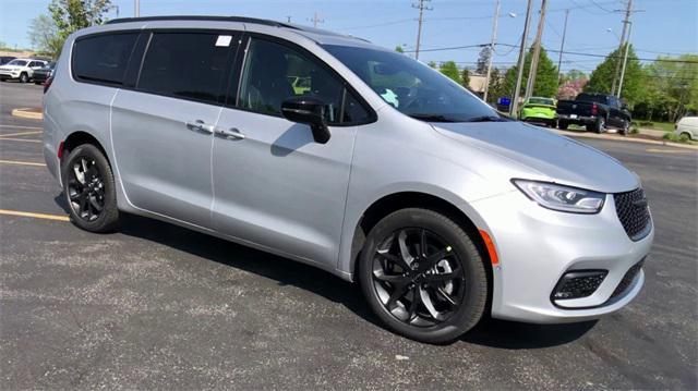new 2023 Chrysler Pacifica car, priced at $53,344
