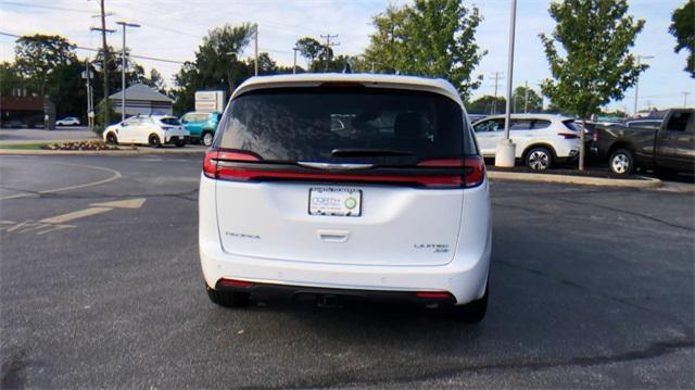 new 2024 Chrysler Pacifica car, priced at $47,877