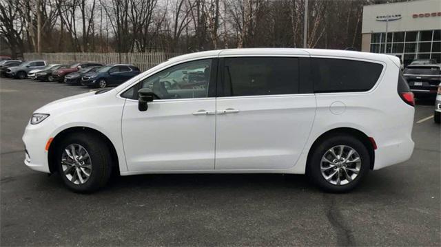 new 2024 Chrysler Pacifica car, priced at $44,554