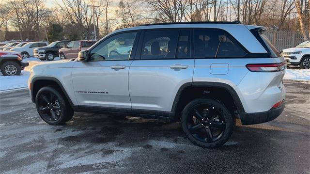 new 2024 Jeep Grand Cherokee car, priced at $45,175