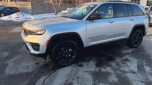 new 2024 Jeep Grand Cherokee car, priced at $45,175