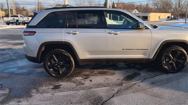 new 2024 Jeep Grand Cherokee car, priced at $45,175