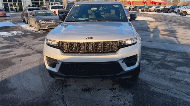 new 2024 Jeep Grand Cherokee car, priced at $45,175