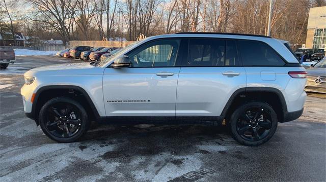 new 2024 Jeep Grand Cherokee car, priced at $45,175