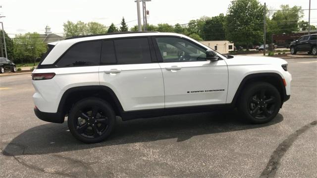 new 2024 Jeep Grand Cherokee car, priced at $44,558