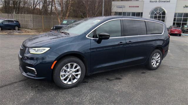 new 2025 Chrysler Pacifica car, priced at $43,792