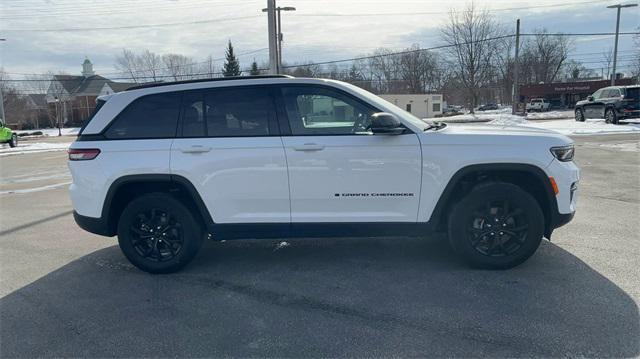 used 2024 Jeep Grand Cherokee car, priced at $37,390