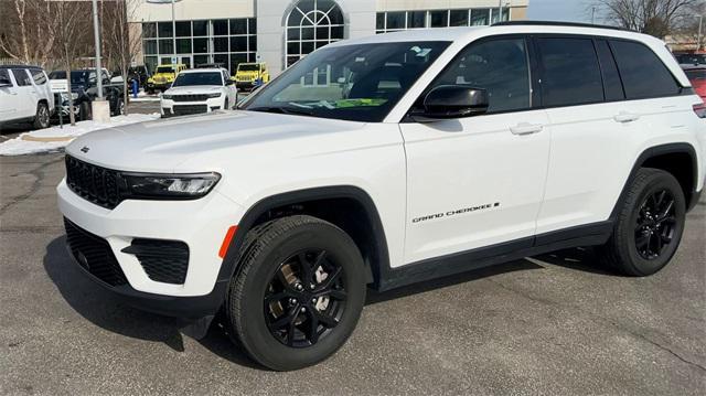 used 2024 Jeep Grand Cherokee car, priced at $37,390