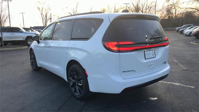 new 2024 Chrysler Pacifica car, priced at $54,121