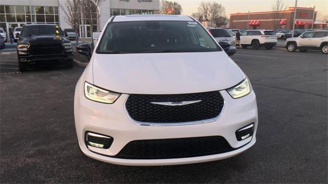 new 2024 Chrysler Pacifica car, priced at $53,165