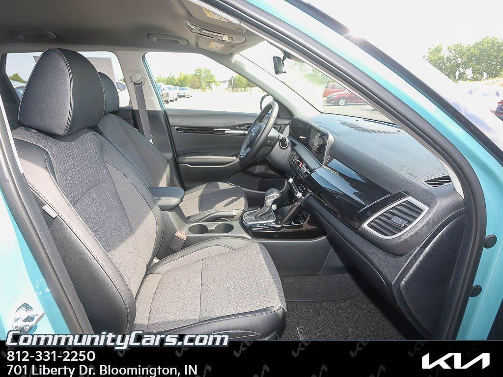 new 2025 Kia Seltos car, priced at $27,400