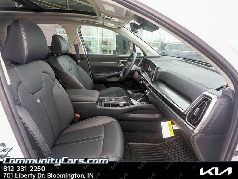 new 2025 Kia Sorento car, priced at $37,551