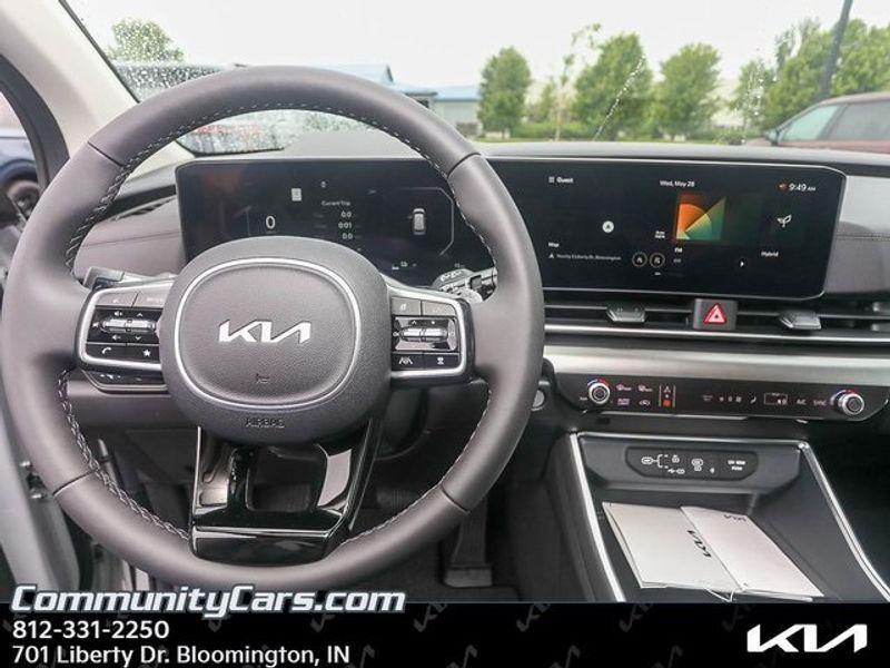 new 2025 Kia Carnival Hybrid car, priced at $52,500
