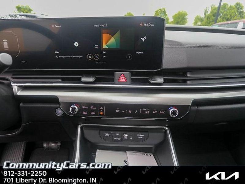 new 2025 Kia Carnival Hybrid car, priced at $52,500
