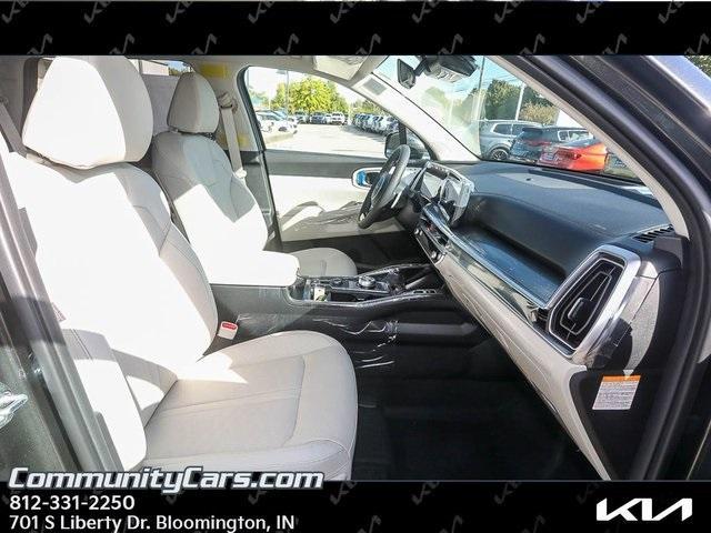new 2025 Kia Sorento Hybrid car, priced at $41,670