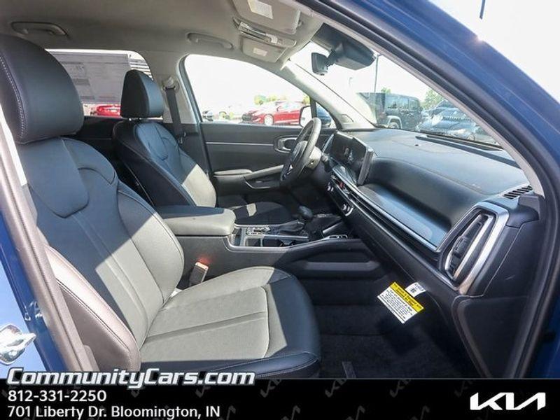 new 2025 Kia Sorento car, priced at $36,375