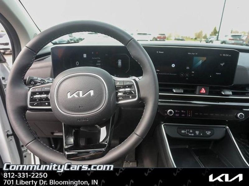 new 2025 Kia Carnival Hybrid car, priced at $52,430