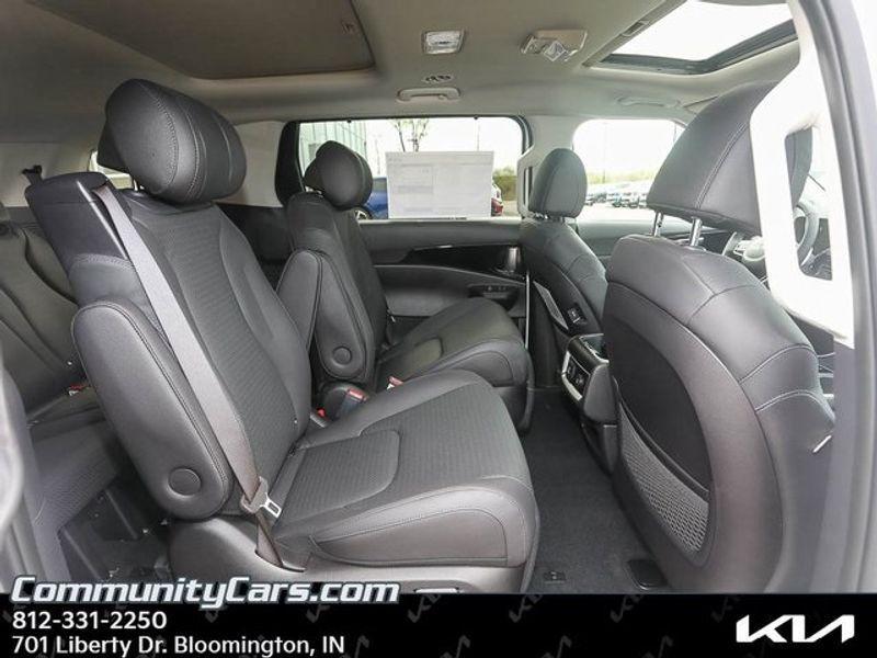 new 2025 Kia Carnival Hybrid car, priced at $52,430