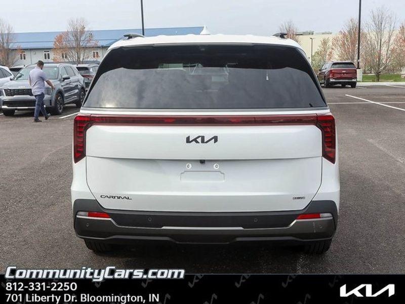new 2025 Kia Carnival Hybrid car, priced at $52,430