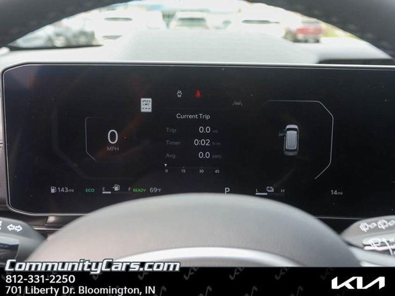 new 2025 Kia Carnival Hybrid car, priced at $52,430