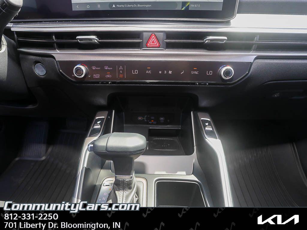 new 2025 Kia Sorento car, priced at $37,703