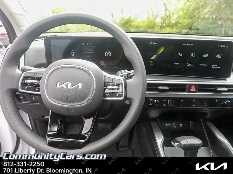 new 2025 Kia Sorento car, priced at $33,125