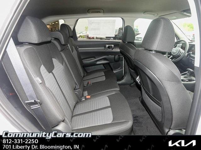 new 2025 Kia Sorento car, priced at $33,125