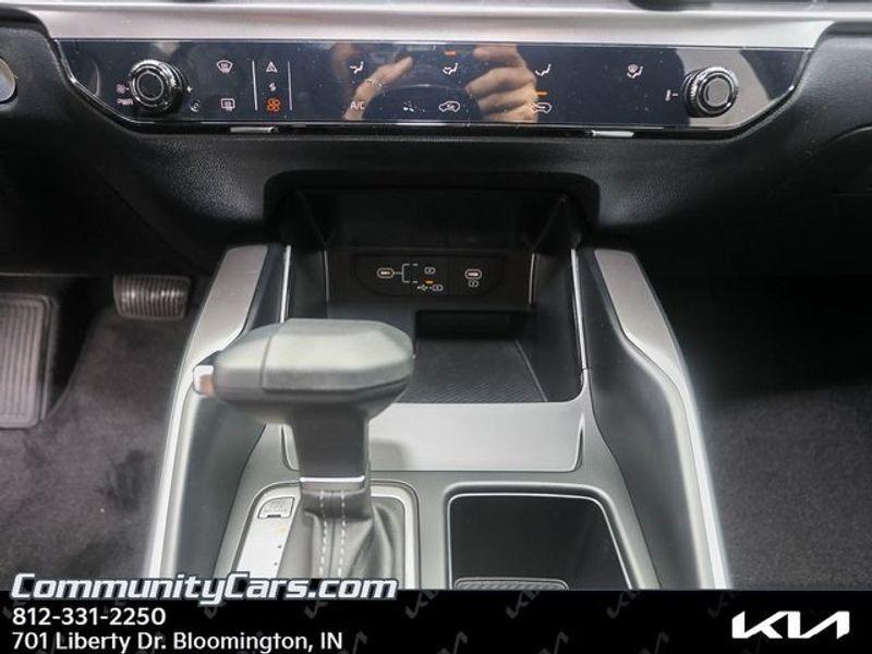 new 2025 Kia Sorento car, priced at $33,125