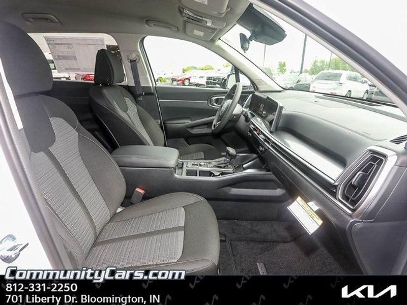 new 2025 Kia Sorento car, priced at $33,125