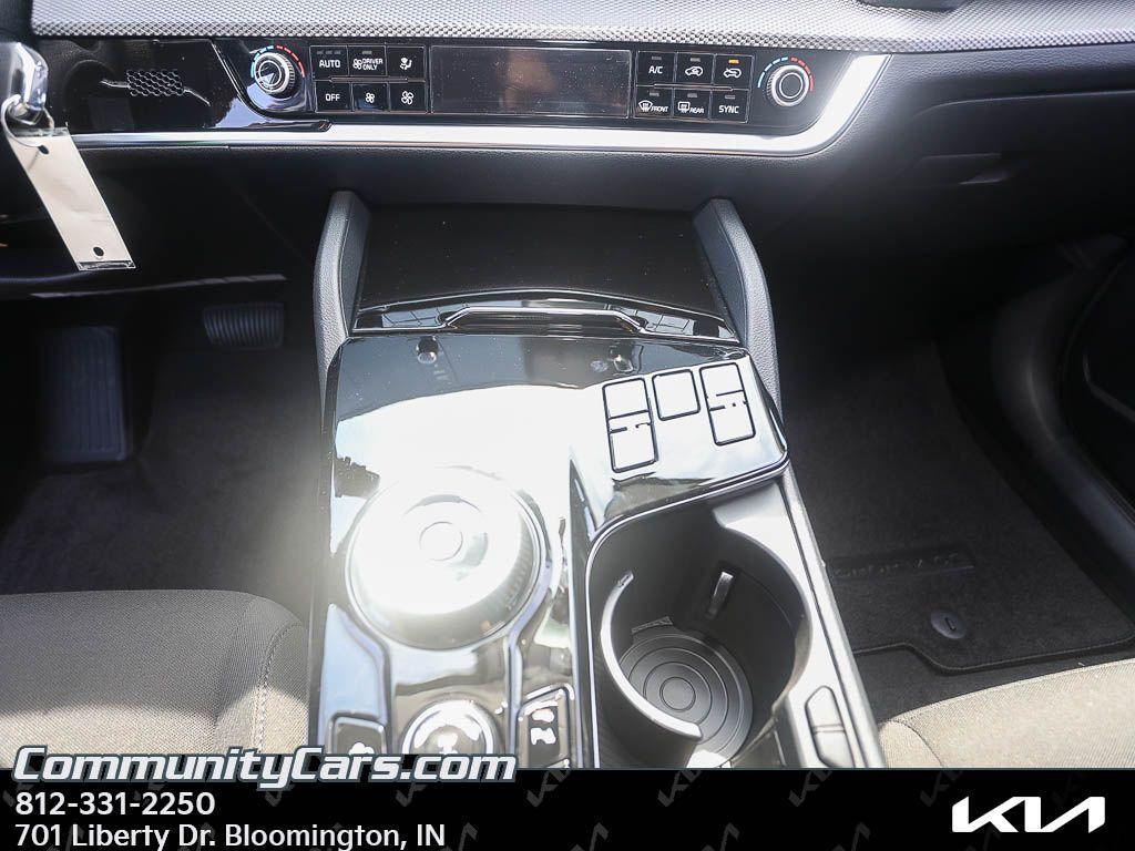 new 2025 Kia Sportage Hybrid car, priced at $30,650